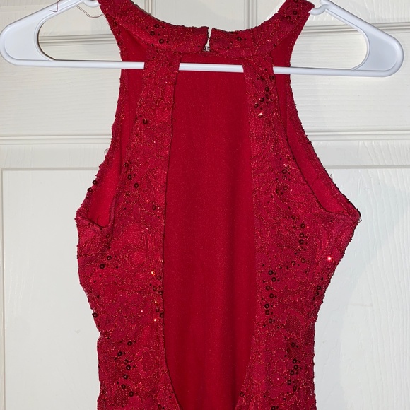 Maroon colored dress - Picture 3 of 4